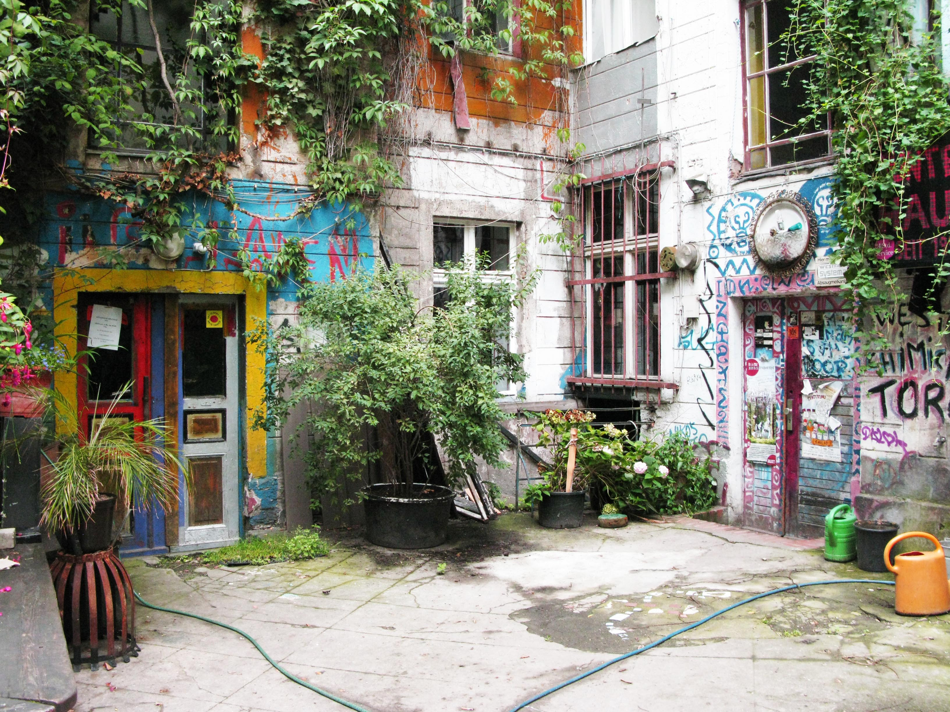 Жилой двор в&nbsp;районе Prenzlauer Berg, Берлин. Фото автора