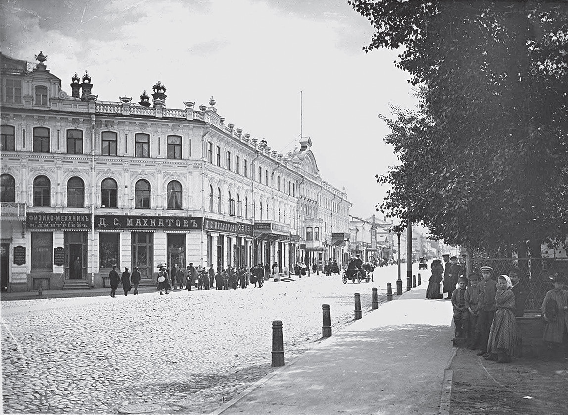 Неслучившаяся история»: Игорь Кобылин о тоске по «России 1913 года» на  примере фотографических образов «старого Нижнего»