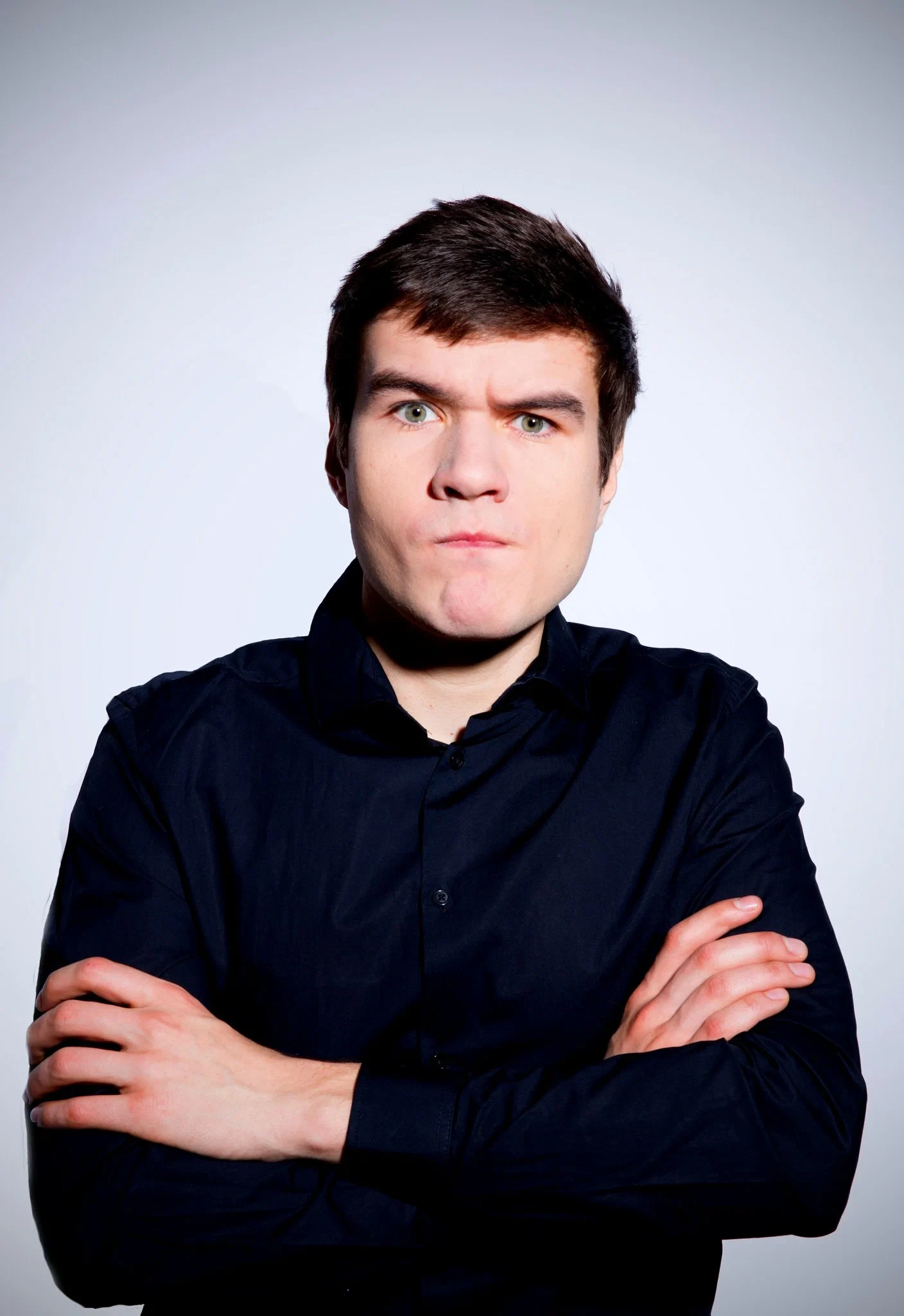 BadComedian — псевдоним видеоблогера Евгения Баженова, прославившегося своими критическими кинообзорами на YouTube