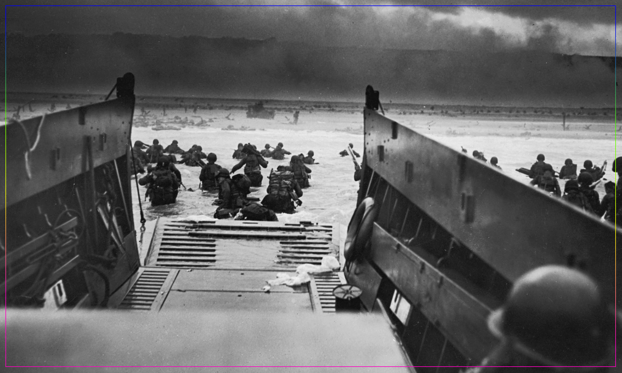 Американские войска первой волны высаживаются на пляже Омаха 6 июня 1944 года ©akg-images