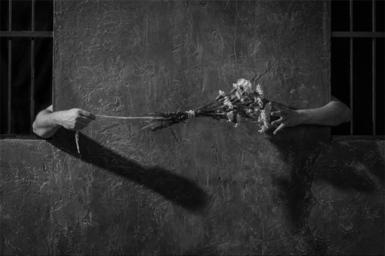 Кадр из&nbsp;фильма Жана Жене «Песнь любви» (1950&nbsp;год).