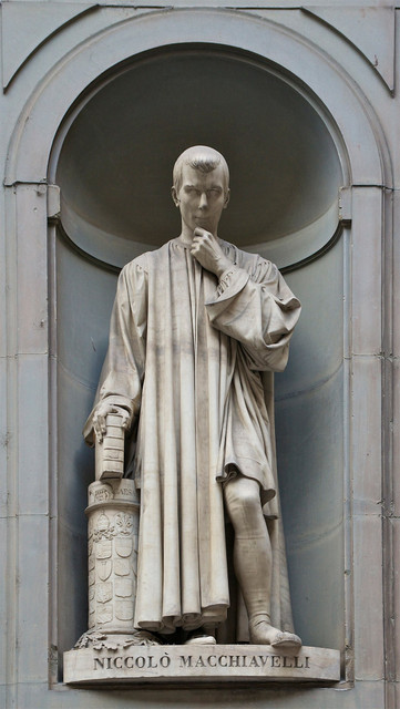 Николло Макиавелли статуя у&nbsp;входа в&nbsp;галерею Уффици во&nbsp;Флоренции.